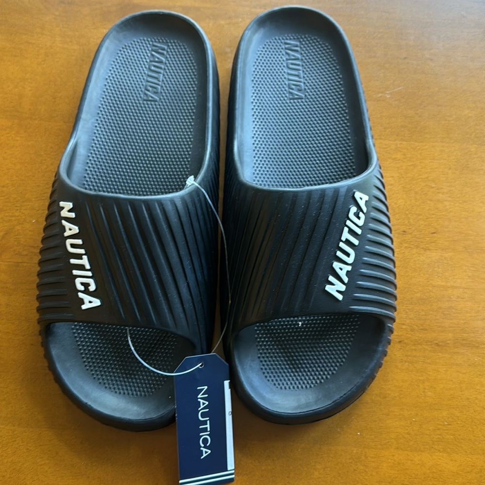 Men’s NWT  size 10 sandals